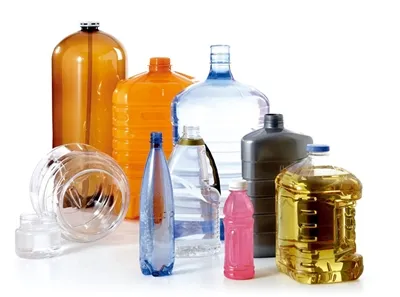 Vyfukovacie lištové stroje pre denné chemické fľaše